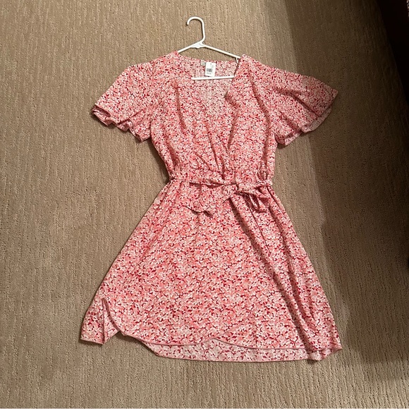NWT Pink and Red Floral Wrap Boutique Dress 🌸 - Picture 2 of 8
